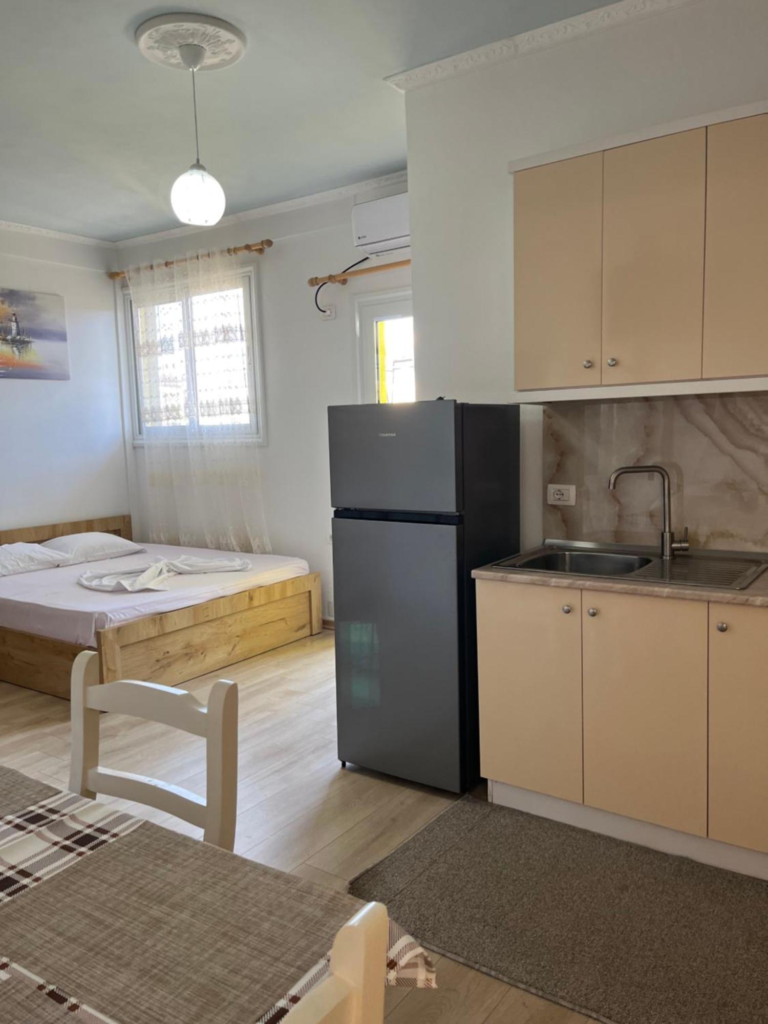 Guesthouse Kristi & Mari Vlore Ngoại thất bức ảnh