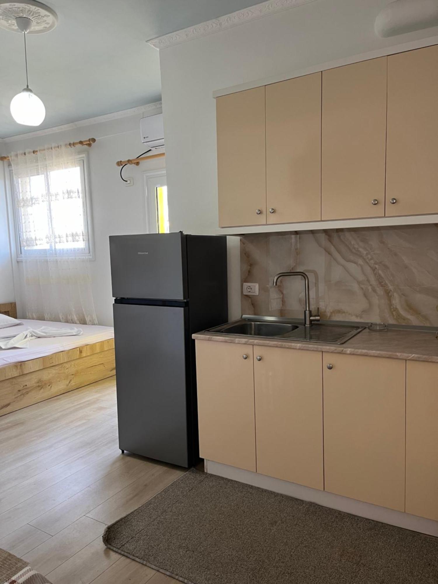 Guesthouse Kristi & Mari Vlore Ngoại thất bức ảnh