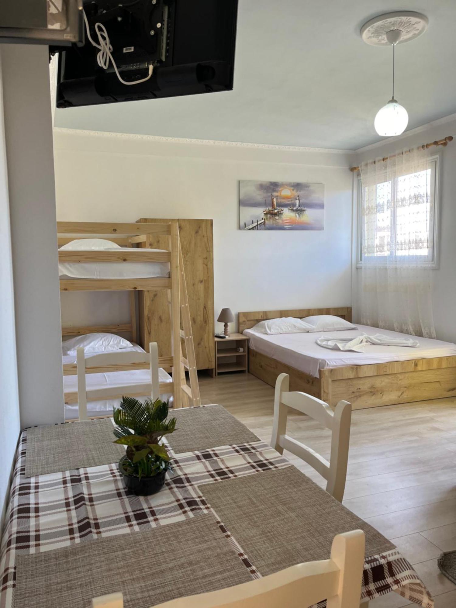 Guesthouse Kristi & Mari Vlore Ngoại thất bức ảnh