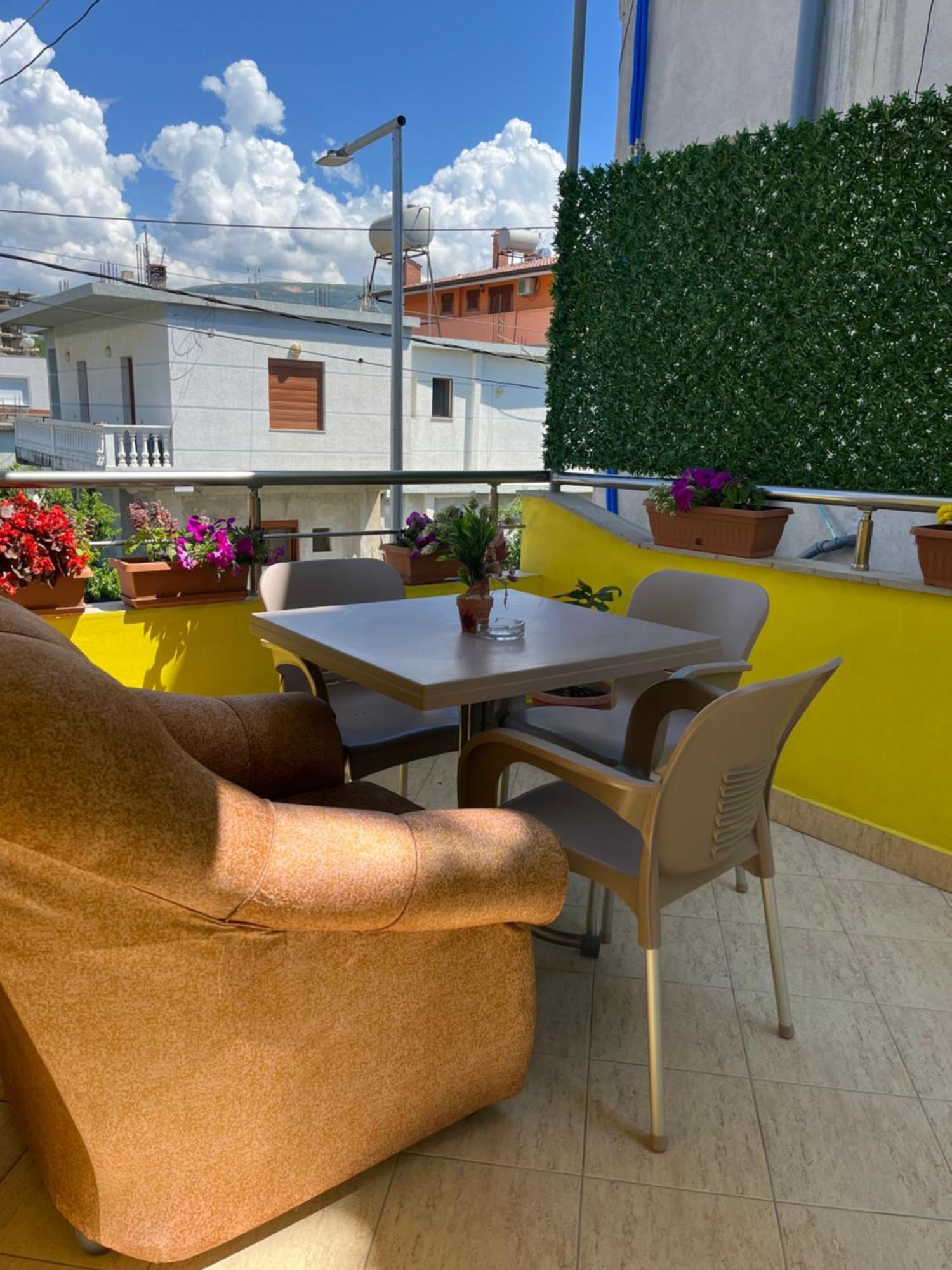 Guesthouse Kristi & Mari Vlore Ngoại thất bức ảnh